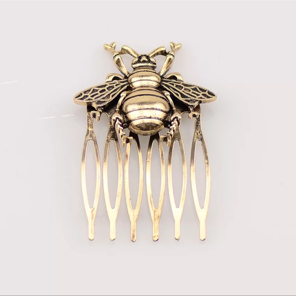 Bee Comb - Picture 3 of 5